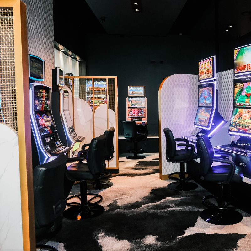 gaming machines in the normanby hotel gaming lounge