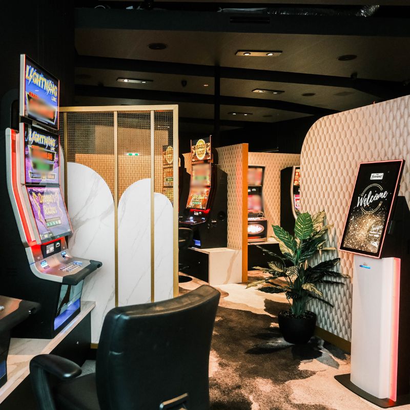 lightning gaming machines at the normanby hotel